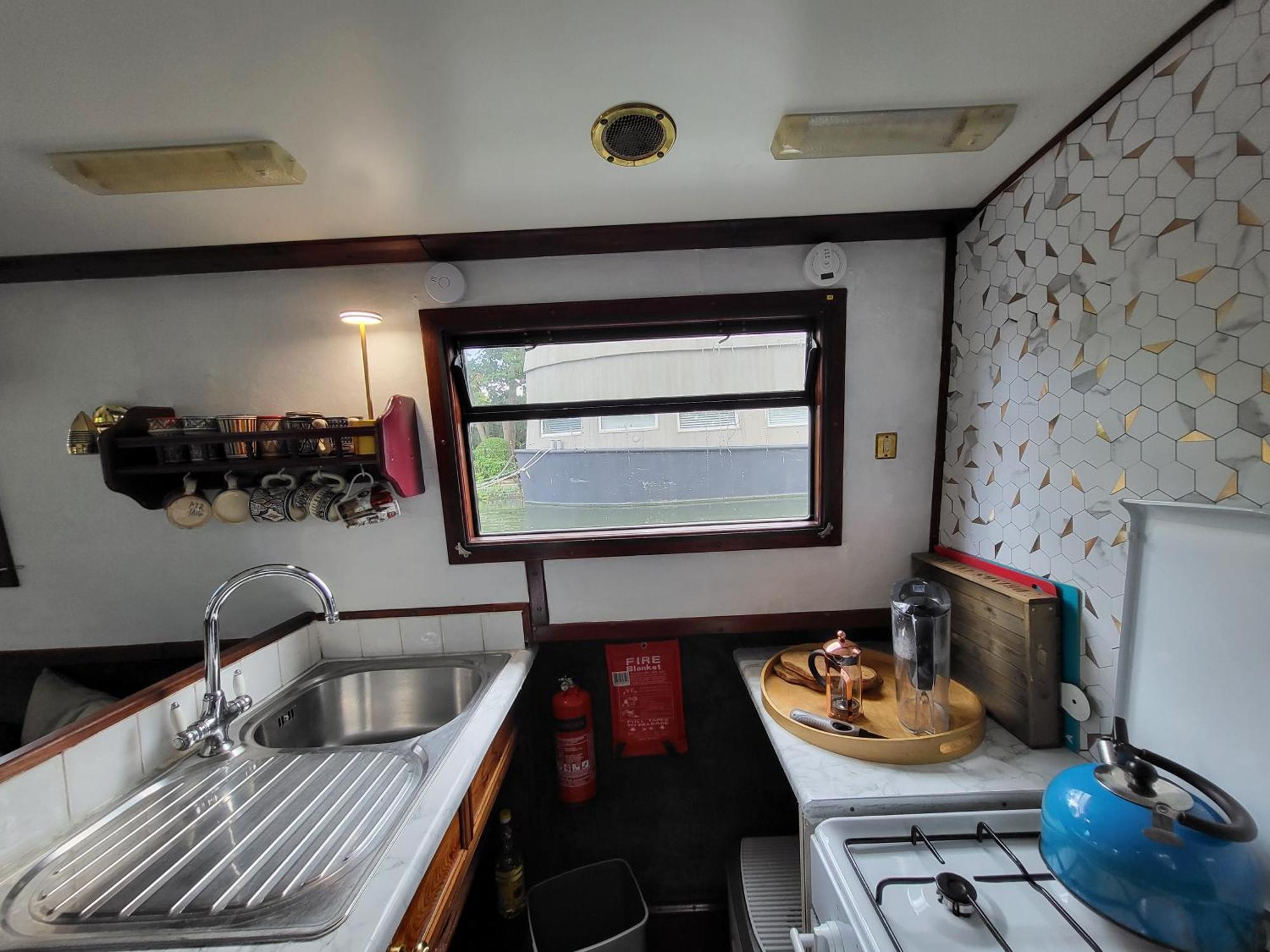 Comfy Canal Boat In Little Venice For Family & Friends Hotel Лондон Екстериор снимка