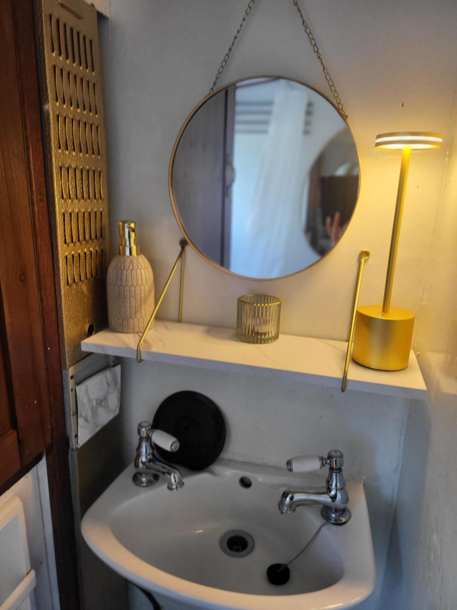 Comfy Canal Boat In Little Venice For Family & Friends Hotel Лондон Екстериор снимка